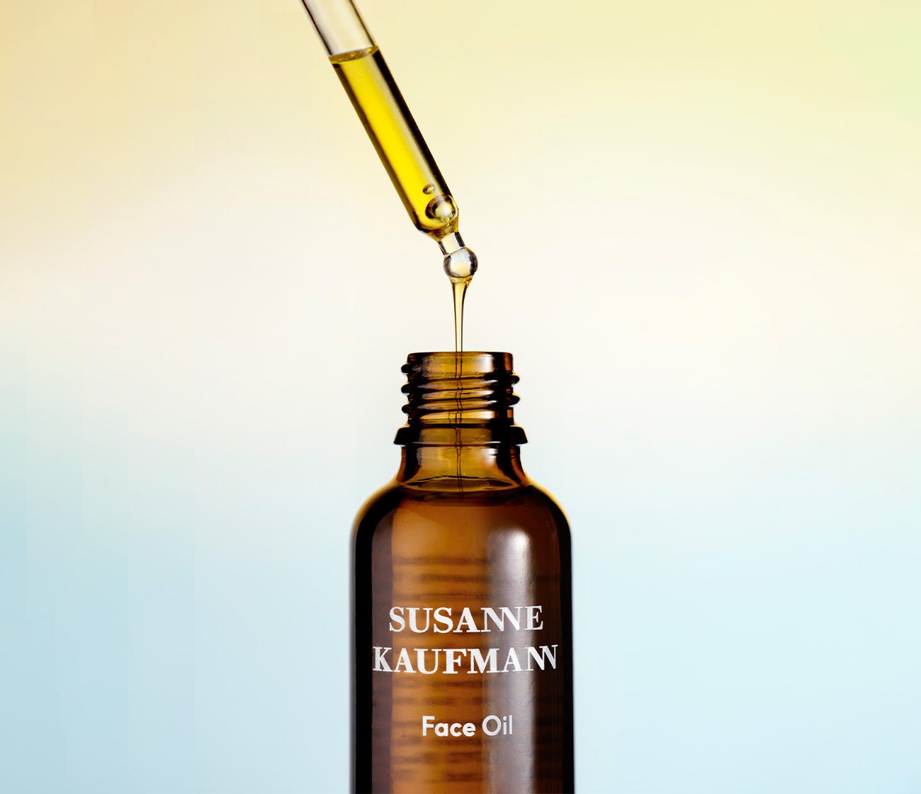 The Powerful Benefits of Using Face Oils in Your Everyday Skincare Routine - Susanne Kaufmann EN