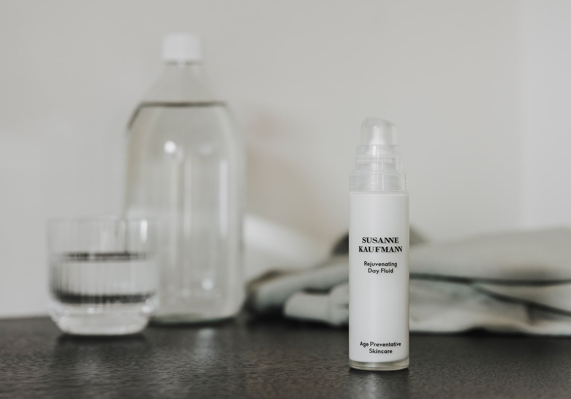How Hormones Affect My Skin: a Step-By-Step Guide to Hormone-Friendly Skincare - Susanne Kaufmann EN
